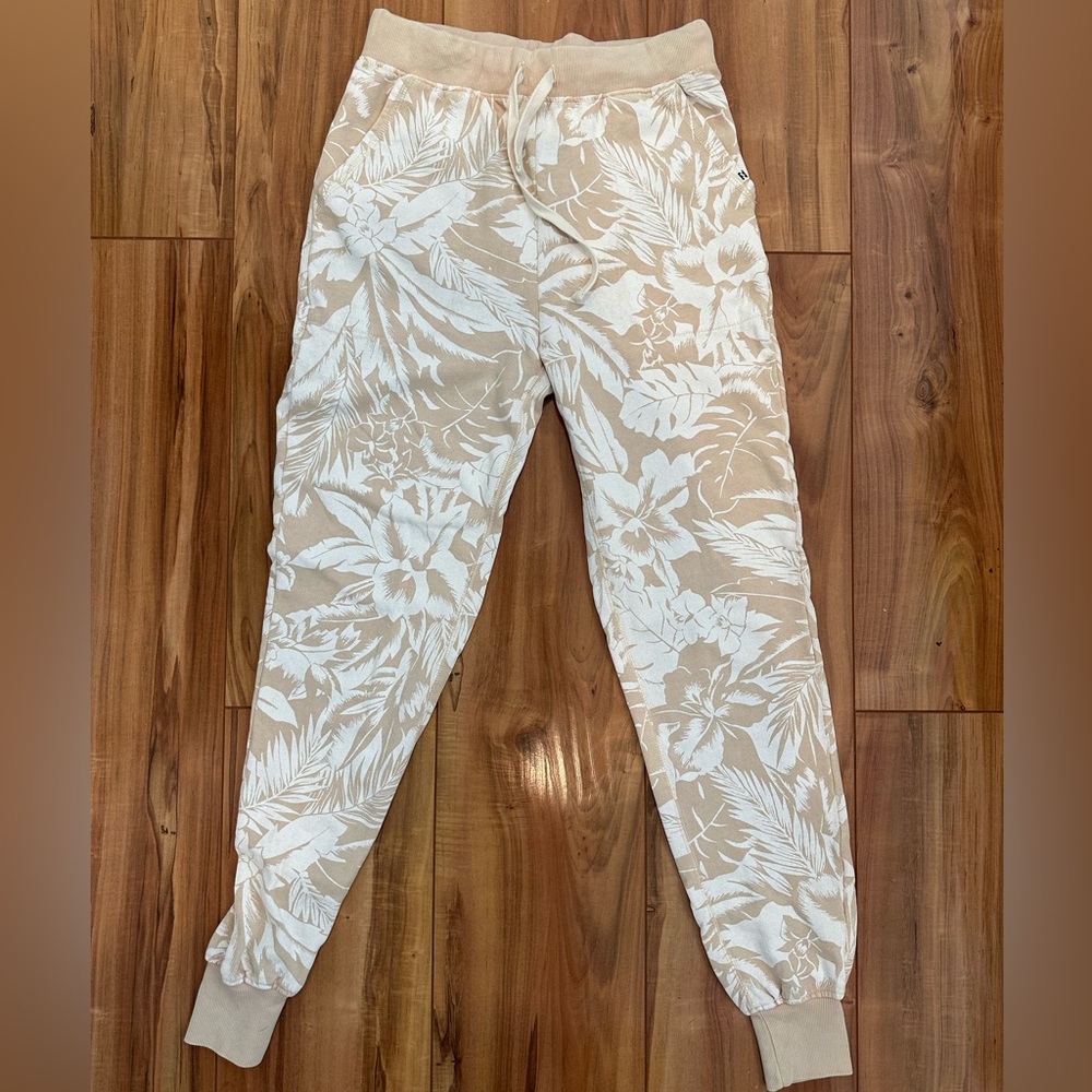 Billabong jogger sweatpants nude pink and white tropical Hawaiian print.